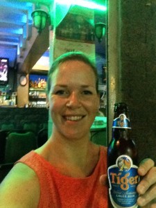 Ik heb de gewoonte om het thuisfront steeds een selfie te sturen met een drankje in de hand. Proost!