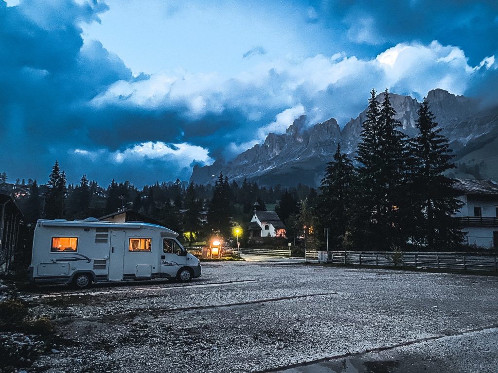 lago di carezza camper